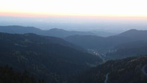 Dieses Bild zeigt eine Webcam-Aufnahme vom Achertal, aufgenommen am Mittwoch, den 22.04.2026 um 21:00 Uhr. Die Temperatur betrug 6.4°C.