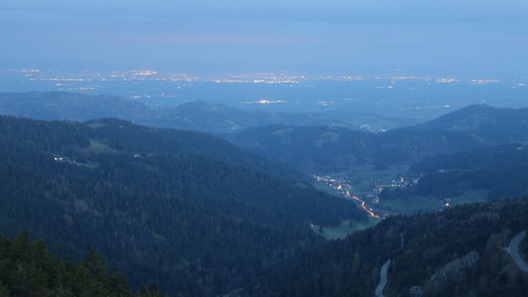 Dieses Bild zeigt eine Webcam-Aufnahme vom Achertal, aufgenommen am Donnerstag, den 16.04.2026 um 06:00 Uhr. Die Temperatur betrug 6.7°C.