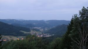 Dieses Bild zeigt eine Webcam-Aufnahme vom Achertal, aufgenommen am Montag, den 03.08.2026 um 05:30 Uhr. Die Temperatur betrug 25.5°C.