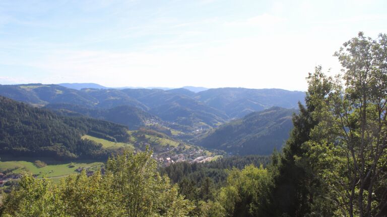Dieses Bild zeigt eine Webcam-Aufnahme vom Achertal, aufgenommen am Montag, den 14.09.2026 um 17:10 Uhr. Die Temperatur betrug 26.7°C.