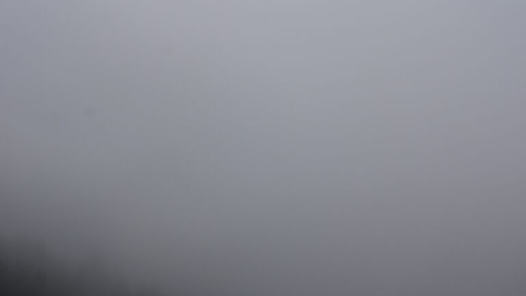 Dieses Bild zeigt eine Webcam-Aufnahme vom Achertal, aufgenommen am Dienstag, den 21.10.2025 um 12:50 Uhr. Die Temperatur betrug 7.8°C.