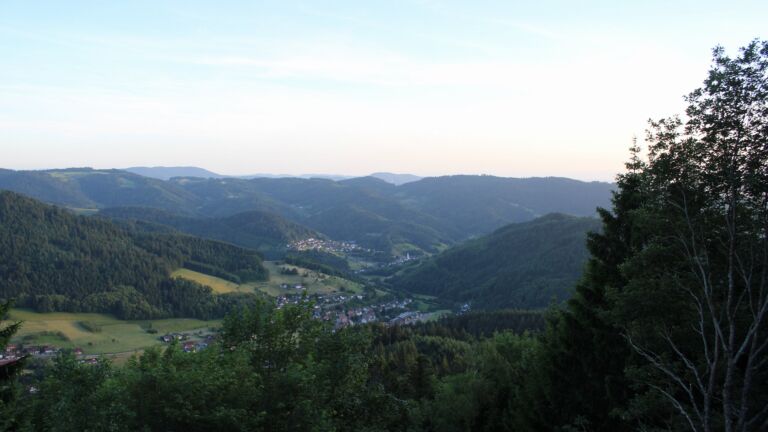 Dieses Bild zeigt eine Webcam-Aufnahme vom Achertal, aufgenommen am Sonntag, den 07.06.2026 um 20:50 Uhr. Die Temperatur betrug 17.6°C.