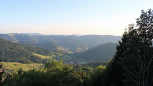 Dieses Bild zeigt eine Webcam-Aufnahme vom Achertal, aufgenommen am Samstag, den 11.07.2026 um 20:20 Uhr. Die Temperatur betrug 27.1°C.