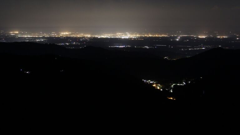 Dieses Bild zeigt eine Webcam-Aufnahme vom Achertal, aufgenommen am Freitag, den 02.05.2025 um 01:30 Uhr. Die Temperatur betrug 17.5°C.