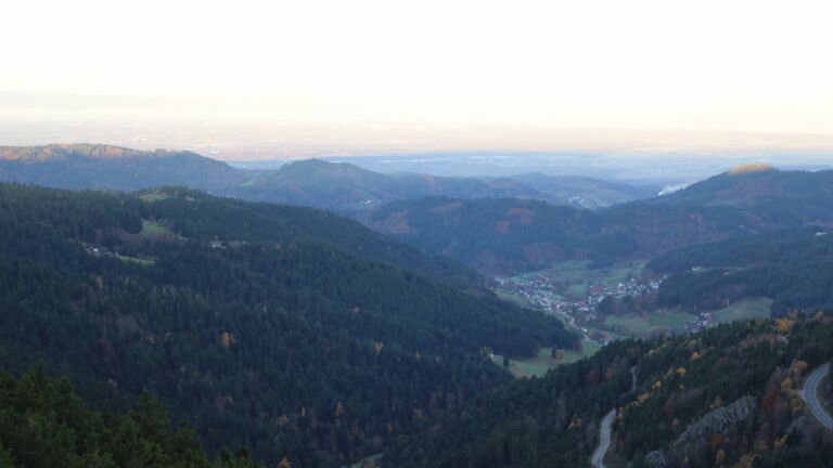 Dieses Bild zeigt eine Webcam-Aufnahme vom Achertal, aufgenommen am Dienstag, den 04.11.2025 um 07:40 Uhr. Die Temperatur betrug 6°C.