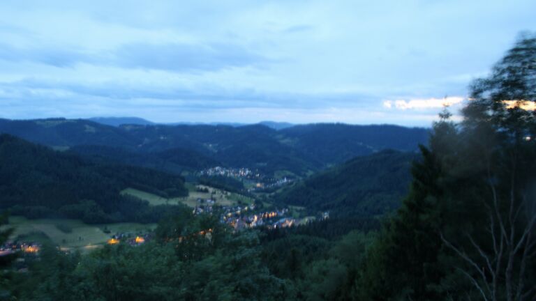 Dieses Bild zeigt eine Webcam-Aufnahme vom Achertal, aufgenommen am Donnerstag, den 04.06.2026 um 21:50 Uhr. Die Temperatur betrug 10.3°C.