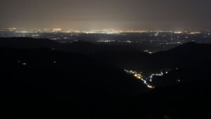 Dieses Bild zeigt eine Webcam-Aufnahme vom Achertal, aufgenommen am Freitag, den 13.06.2025 um 23:40 Uhr. Die Temperatur betrug 20.7°C.