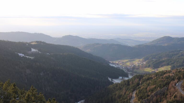 Dieses Bild zeigt eine Webcam-Aufnahme vom Achertal, aufgenommen am Mittwoch, den 19.11.2025 um 15:40 Uhr. Die Temperatur betrug -0.7°C.