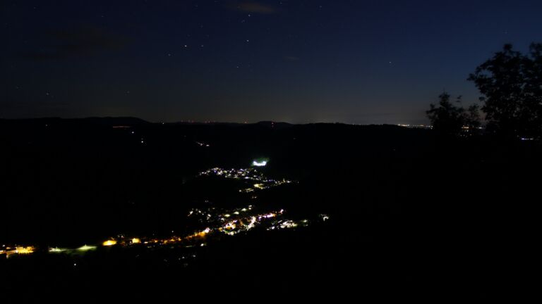 Dieses Bild zeigt eine Webcam-Aufnahme vom Achertal, aufgenommen am Freitag, den 04.09.2026 um 21:20 Uhr. Die Temperatur betrug 22.9°C.