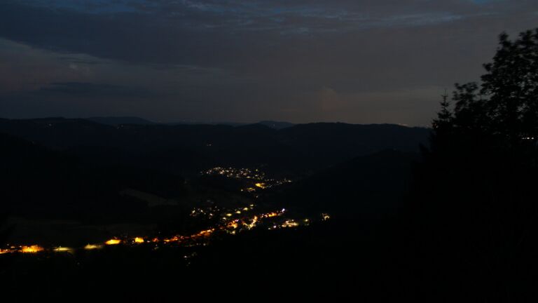 Dieses Bild zeigt eine Webcam-Aufnahme vom Achertal, aufgenommen am Montag, den 29.06.2026 um 22:50 Uhr. Die Temperatur betrug 20.3°C.