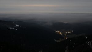 Dieses Bild zeigt eine Webcam-Aufnahme vom Achertal, aufgenommen am Sonntag, den 01.02.2026 um 00:30 Uhr. Die Temperatur betrug 2.6°C.