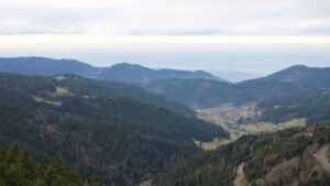 Dieses Bild zeigt eine Webcam-Aufnahme vom Achertal, aufgenommen am Donnerstag, den 04.12.2025 um 14:10 Uhr. Die Temperatur betrug 3.2°C.