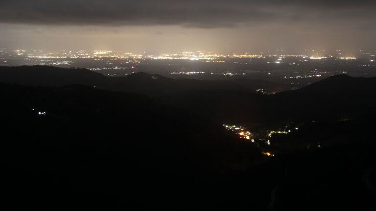Dieses Bild zeigt eine Webcam-Aufnahme vom Achertal, aufgenommen am Sonntag, den 05.10.2025 um 02:30 Uhr. Die Temperatur betrug 3.2°C.