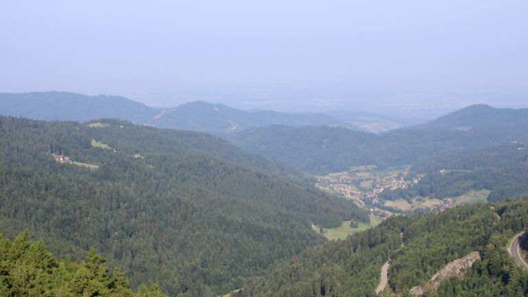 Dieses Bild zeigt eine Webcam-Aufnahme vom Achertal, aufgenommen am Freitag, den 13.06.2025 um 09:10 Uhr. Die Temperatur betrug 24.8°C.