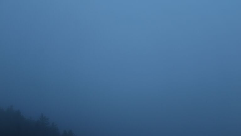 Dieses Bild zeigt eine Webcam-Aufnahme vom Achertal, aufgenommen am Mittwoch, den 06.05.2026 um 21:00 Uhr. Die Temperatur betrug 5.6°C.