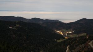 Dieses Bild zeigt eine Webcam-Aufnahme vom Achertal, aufgenommen am Freitag, den 07.11.2025 um 01:00 Uhr. Die Temperatur betrug 8.8°C.