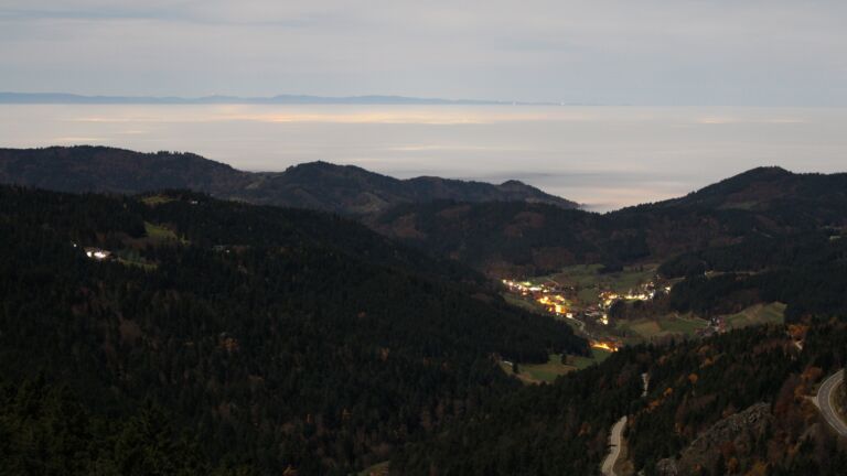 Dieses Bild zeigt eine Webcam-Aufnahme vom Achertal, aufgenommen am Freitag, den 07.11.2025 um 01:00 Uhr. Die Temperatur betrug 8.8°C.