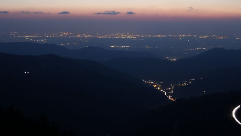 Dieses Bild zeigt eine Webcam-Aufnahme vom Achertal, aufgenommen am Mittwoch, den 18.03.2026 um 19:30 Uhr. Die Temperatur betrug 4°C.