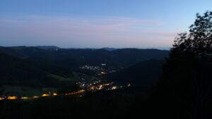 Dieses Bild zeigt eine Webcam-Aufnahme vom Achertal, aufgenommen am Samstag, den 13.06.2026 um 22:30 Uhr. Die Temperatur betrug 18.1°C.