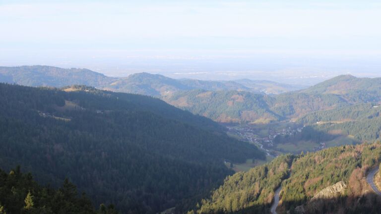 Dieses Bild zeigt eine Webcam-Aufnahme vom Achertal, aufgenommen am Donnerstag, den 18.12.2025 um 10:00 Uhr. Die Temperatur betrug 6.6°C.