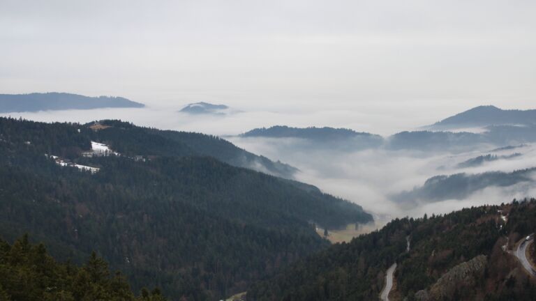 Dieses Bild zeigt eine Webcam-Aufnahme vom Achertal, aufgenommen am Dienstag, den 03.02.2026 um 10:30 Uhr. Die Temperatur betrug 2°C.