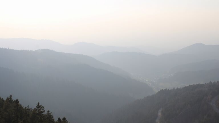 Dieses Bild zeigt eine Webcam-Aufnahme vom Achertal, aufgenommen am Mittwoch, den 18.03.2026 um 17:40 Uhr. Die Temperatur betrug 5°C.