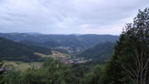 Dieses Bild zeigt eine Webcam-Aufnahme vom Achertal, aufgenommen am Sonntag, den 07.06.2026 um 05:30 Uhr. Die Temperatur betrug 12.2°C.