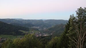 Dieses Bild zeigt eine Webcam-Aufnahme vom Achertal, aufgenommen am Mittwoch, den 23.09.2026 um 07:00 Uhr. Die Temperatur betrug 10.7°C.