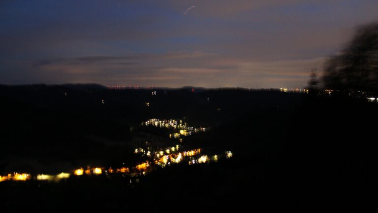 Dieses Bild zeigt eine Webcam-Aufnahme vom Achertal, aufgenommen am Mittwoch, den 03.06.2026 um 22:50 Uhr. Die Temperatur betrug 13.4°C.