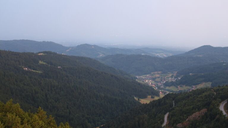 Dieses Bild zeigt eine Webcam-Aufnahme vom Achertal, aufgenommen am Montag, den 14.07.2025 um 05:20 Uhr. Die Temperatur betrug 15.2°C.