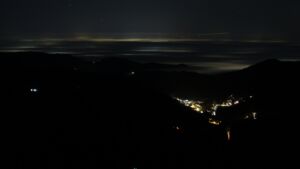 Dieses Bild zeigt eine Webcam-Aufnahme vom Achertal, aufgenommen am Freitag, den 12.12.2025 um 23:00 Uhr. Die Temperatur betrug 10.2°C.