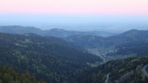 Dieses Bild zeigt eine Webcam-Aufnahme vom Achertal, aufgenommen am Freitag, den 24.04.2026 um 06:20 Uhr. Die Temperatur betrug 8.6°C.