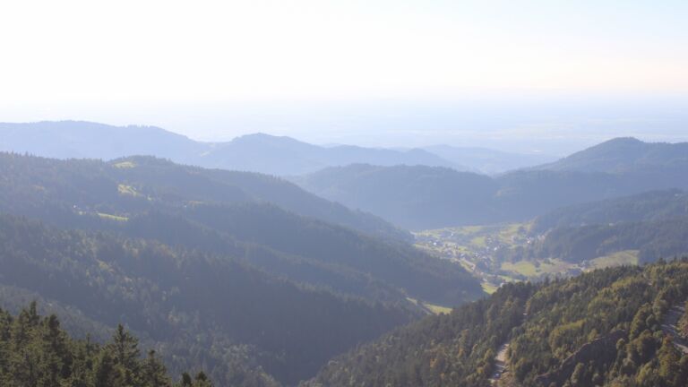 Dieses Bild zeigt eine Webcam-Aufnahme vom Achertal, aufgenommen am Freitag, den 19.09.2025 um 17:30 Uhr. Die Temperatur betrug 25.4°C.