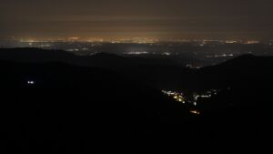 Dieses Bild zeigt eine Webcam-Aufnahme vom Achertal, aufgenommen am Montag, den 09.03.2026 um 00:30 Uhr. Die Temperatur betrug 9.1°C.