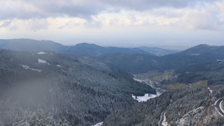 Dieses Bild zeigt eine Webcam-Aufnahme vom Achertal, aufgenommen am Freitag, den 21.11.2025 um 14:20 Uhr. Die Temperatur betrug -4.9°C.