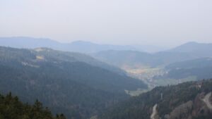 Dieses Bild zeigt eine Webcam-Aufnahme vom Achertal, aufgenommen am Montag, den 23.03.2026 um 10:20 Uhr. Die Temperatur betrug 6.8°C.