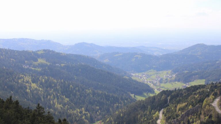 Dieses Bild zeigt eine Webcam-Aufnahme vom Achertal, aufgenommen am Montag, den 20.04.2026 um 16:50 Uhr. Die Temperatur betrug 7.8°C.