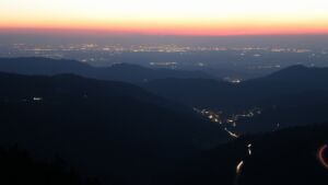 Dieses Bild zeigt eine Webcam-Aufnahme vom Achertal, aufgenommen am Donnerstag, den 19.03.2026 um 19:30 Uhr. Die Temperatur betrug 5.2°C.