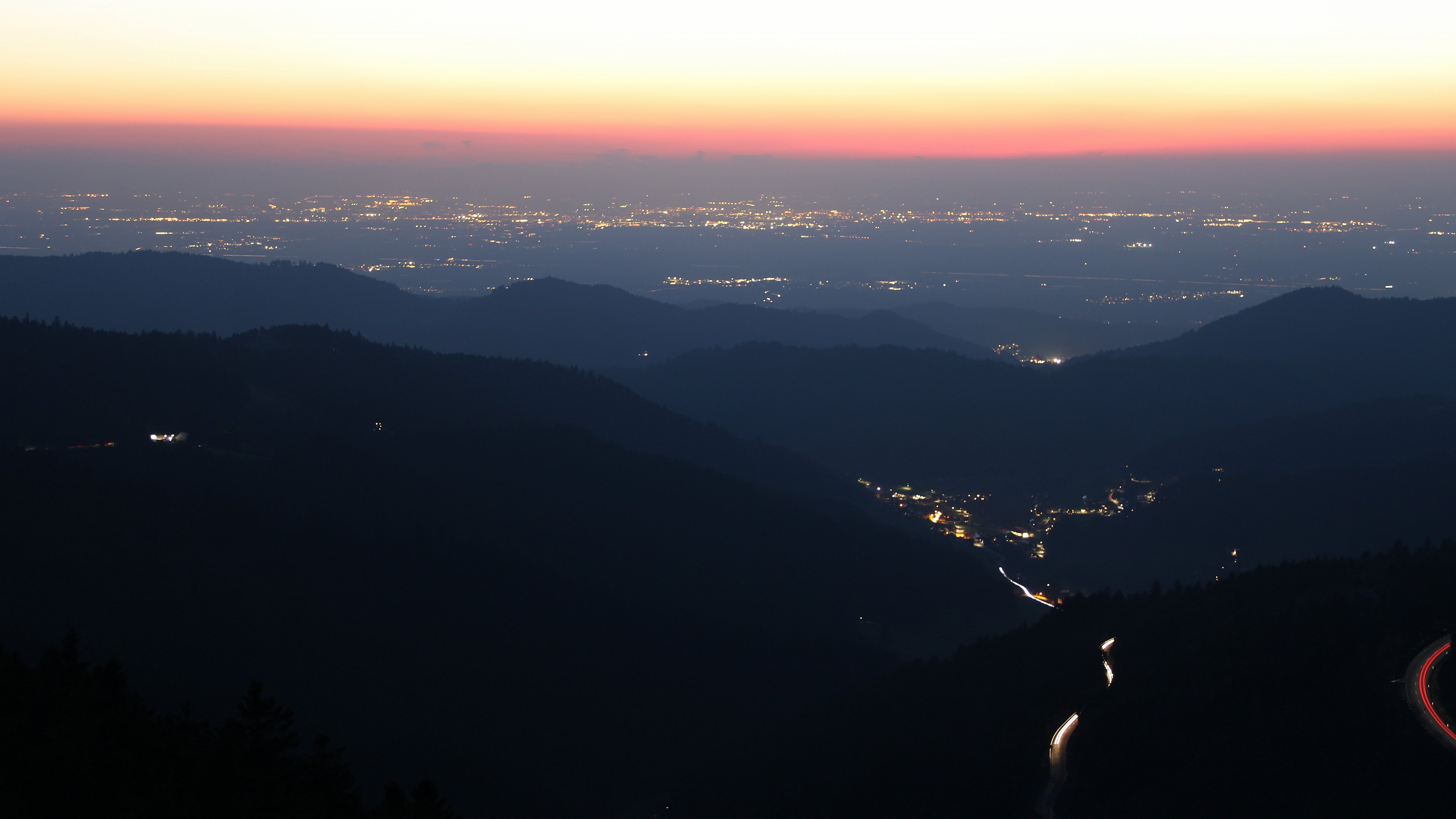 Dieses Bild zeigt eine Webcam-Aufnahme vom Achertal, aufgenommen am Donnerstag, den 19.03.2026 um 19:30 Uhr. Die Temperatur betrug 5.2°C.