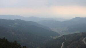 Dieses Bild zeigt eine Webcam-Aufnahme vom Achertal, aufgenommen am Dienstag, den 14.04.2026 um 17:40 Uhr. Die Temperatur betrug 4.8°C.