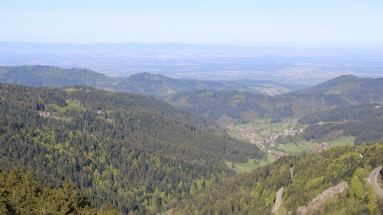 Dieses Bild zeigt eine Webcam-Aufnahme vom Achertal, aufgenommen am Montag, den 27.04.2026 um 09:30 Uhr. Die Temperatur betrug 13.2°C.