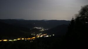 Dieses Bild zeigt eine Webcam-Aufnahme vom Achertal, aufgenommen am Montag, den 25.05.2026 um 00:00 Uhr. Die Temperatur betrug 21.5°C.
