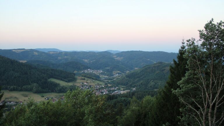 Dieses Bild zeigt eine Webcam-Aufnahme vom Achertal, aufgenommen am Mittwoch, den 12.08.2026 um 06:20 Uhr. Die Temperatur betrug 20.4°C.