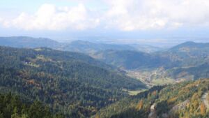 Dieses Bild zeigt eine Webcam-Aufnahme vom Achertal, aufgenommen am Dienstag, den 14.10.2025 um 12:50 Uhr. Die Temperatur betrug 11.2°C.