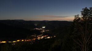 Dieses Bild zeigt eine Webcam-Aufnahme vom Achertal, aufgenommen am Freitag, den 25.09.2026 um 20:30 Uhr. Die Temperatur betrug 17.7°C.
