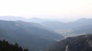 Dieses Bild zeigt eine Webcam-Aufnahme vom Achertal, aufgenommen am Montag, den 23.03.2026 um 17:00 Uhr. Die Temperatur betrug 6.6°C.