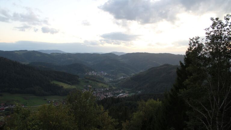Dieses Bild zeigt eine Webcam-Aufnahme vom Achertal, aufgenommen am Samstag, den 10.10.2026 um 19:00 Uhr. Die Temperatur betrug 8.8°C.