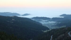 Dieses Bild zeigt eine Webcam-Aufnahme vom Achertal, aufgenommen am Samstag, den 13.12.2025 um 08:20 Uhr. Die Temperatur betrug 8.1°C.