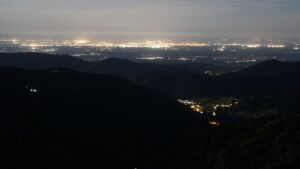 Dieses Bild zeigt eine Webcam-Aufnahme vom Achertal, aufgenommen am Samstag, den 02.05.2026 um 04:10 Uhr. Die Temperatur betrug 12.9°C.