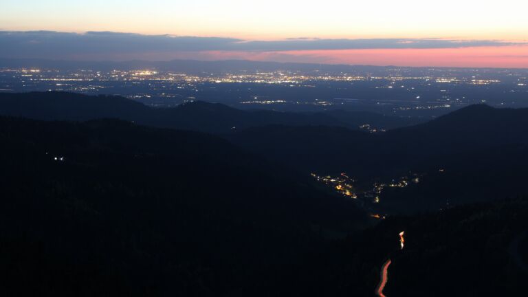 Dieses Bild zeigt eine Webcam-Aufnahme vom Achertal, aufgenommen am Montag, den 20.04.2026 um 21:20 Uhr. Die Temperatur betrug 4.3°C.